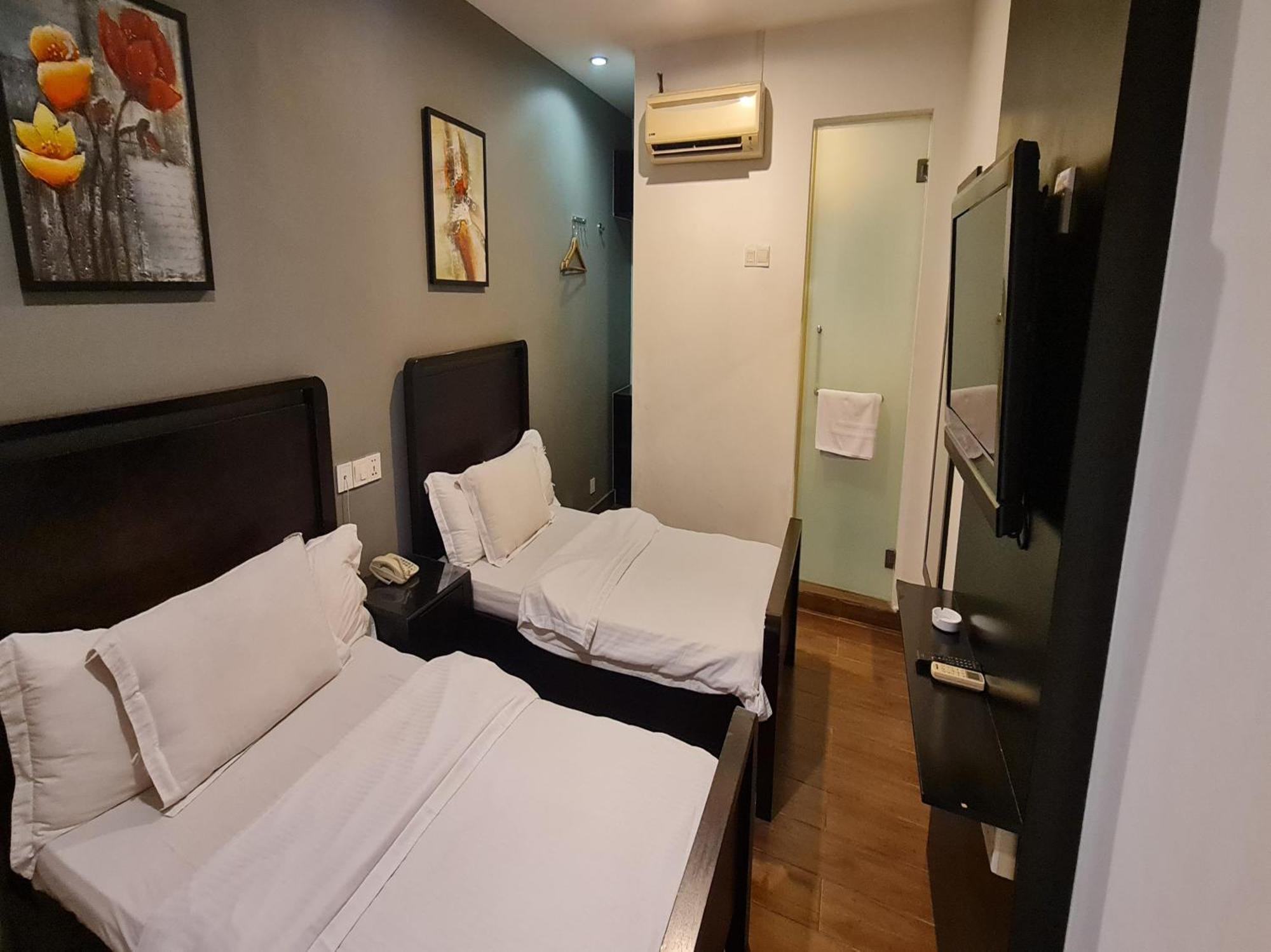 O Crossroads Hotel 3*