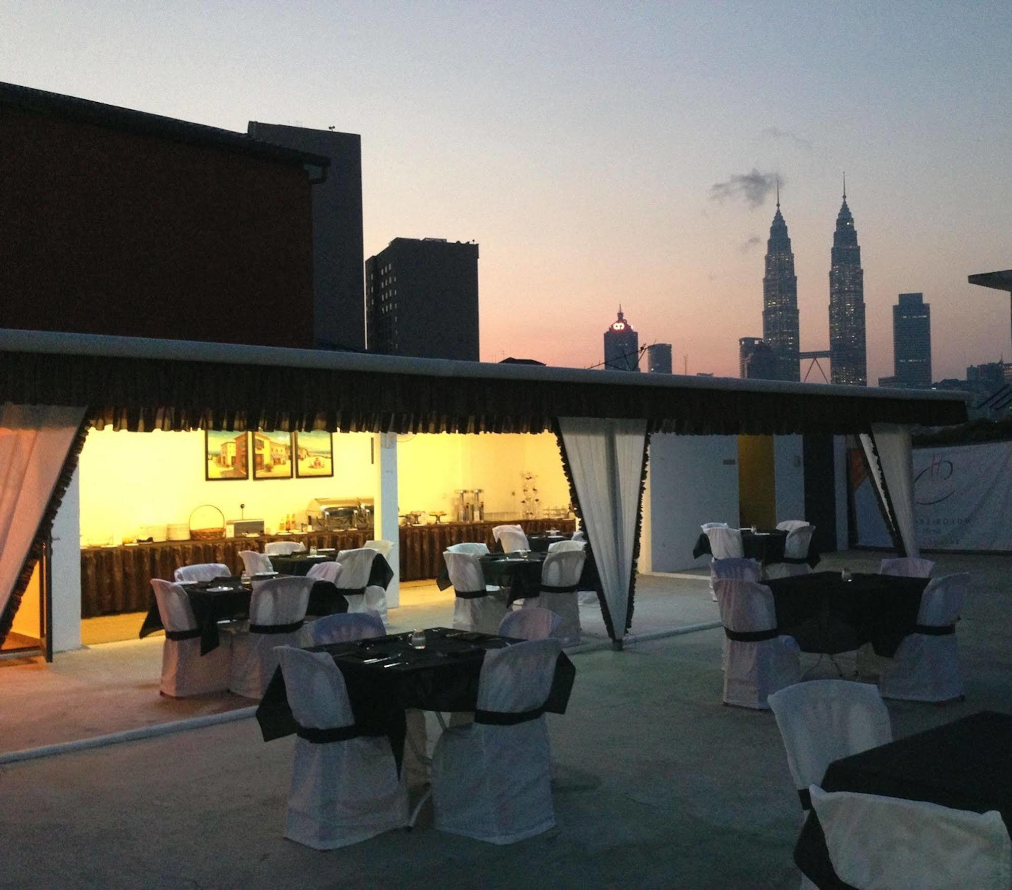 O Crossroads Hotel 3*