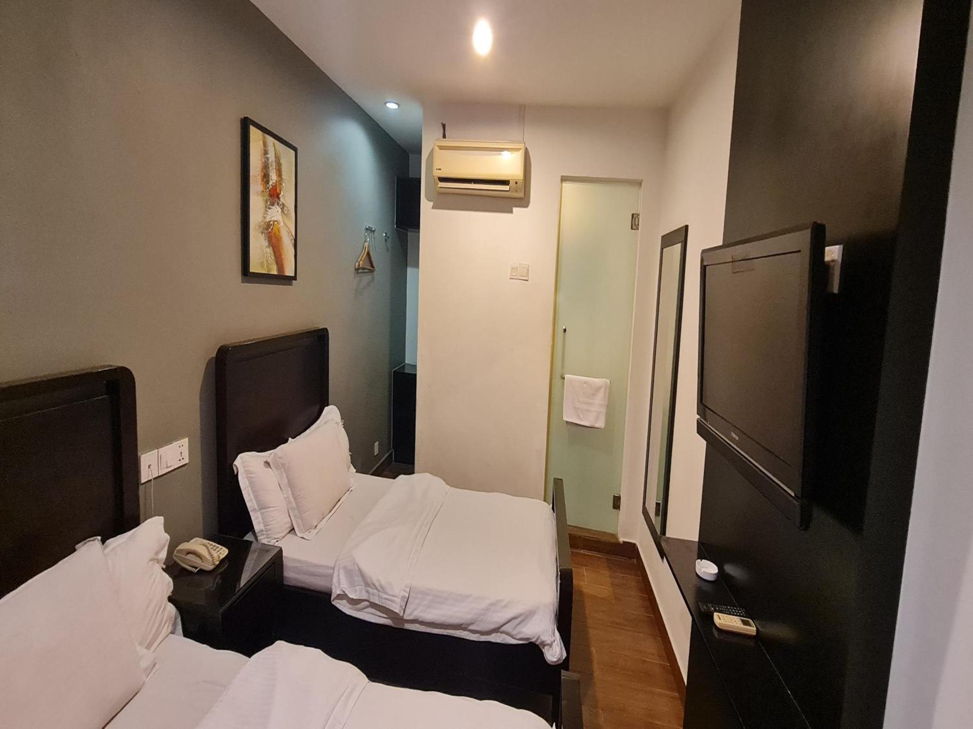 Hotel O Crossroads 3*